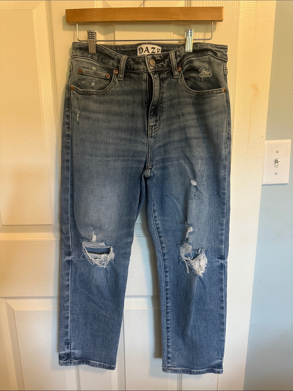 DAZE Women's Distressed Boyfriend Jeans — Washed Blue